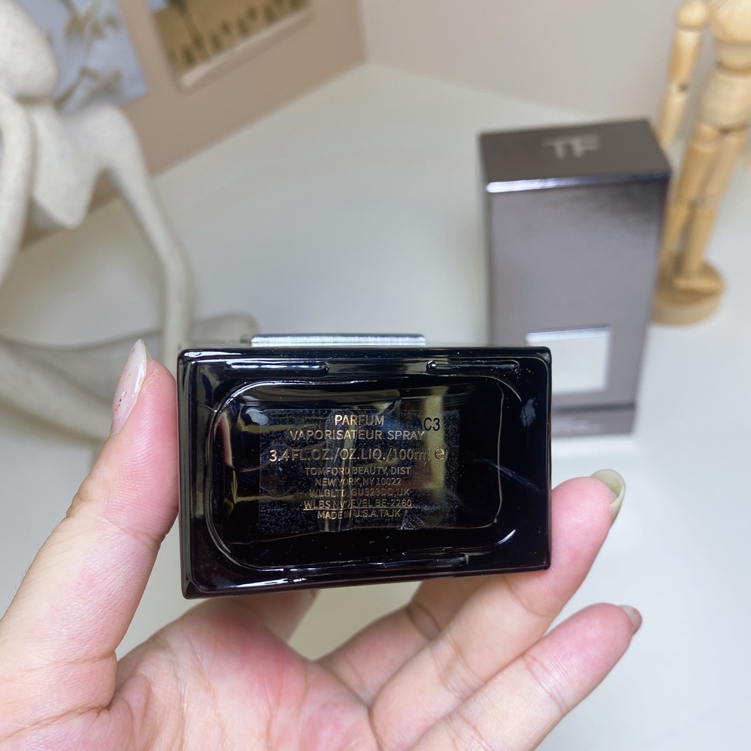 15eur---TOM FORD 乌木香精合金标100ml