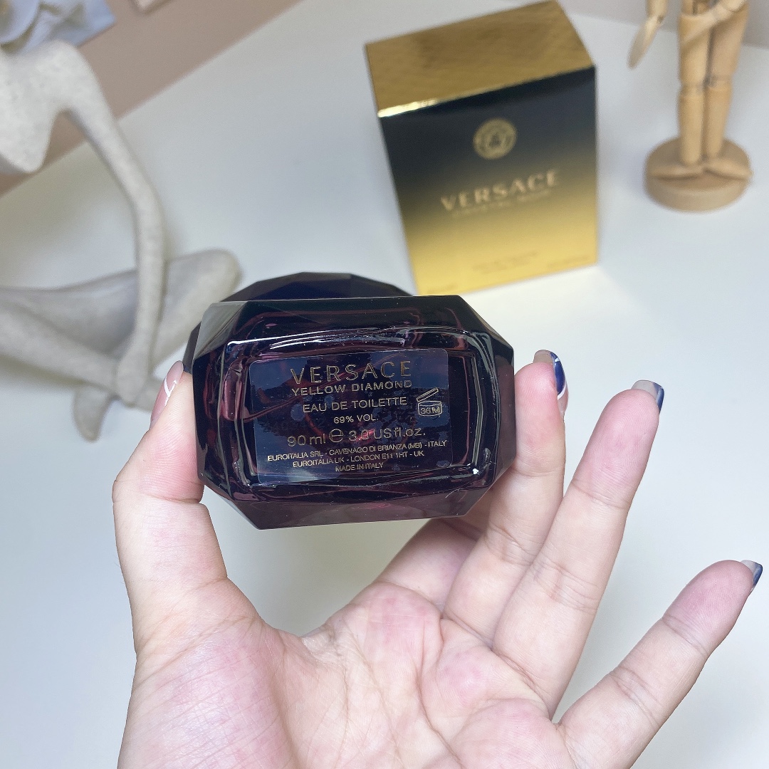 15eur--Versace 黑水晶淡香水90ml