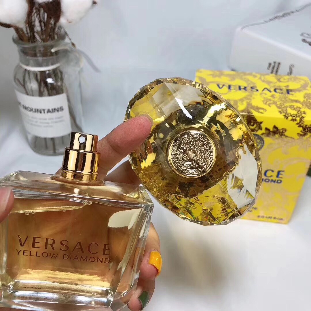 15eur---VERSACE 黄钻香水 90ml