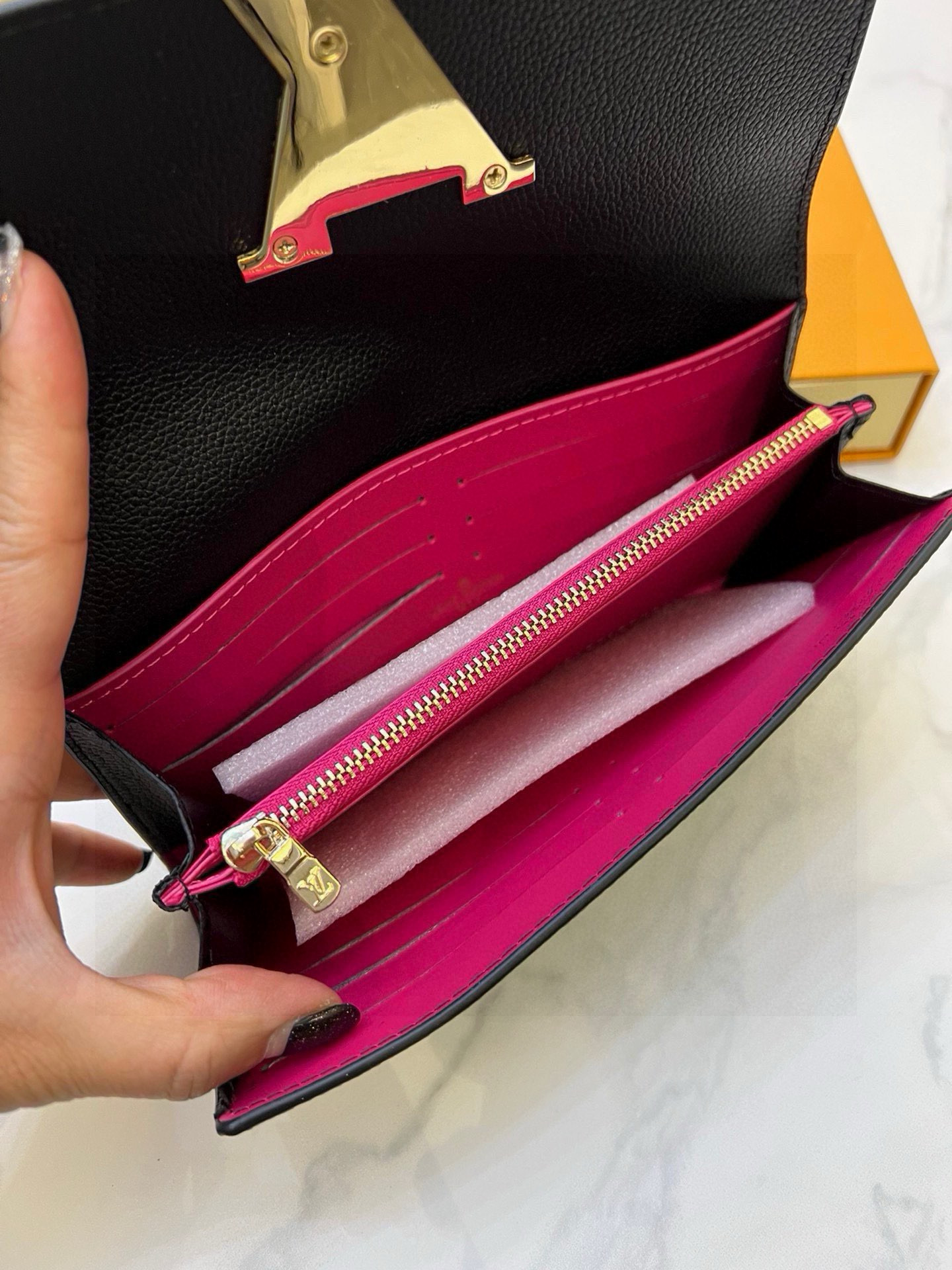 19eur--- LV BLACK size：20*11*2.5cm