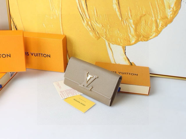 19eur--- LV PINK size：20*11*2.5cm