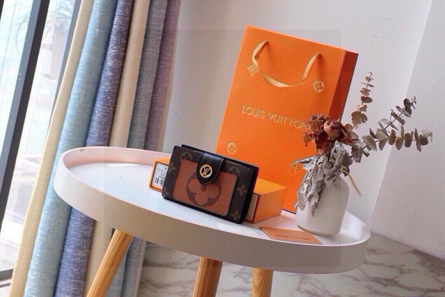 18eur--- Lv 69433 Size： 13.5*9.5*3.5 