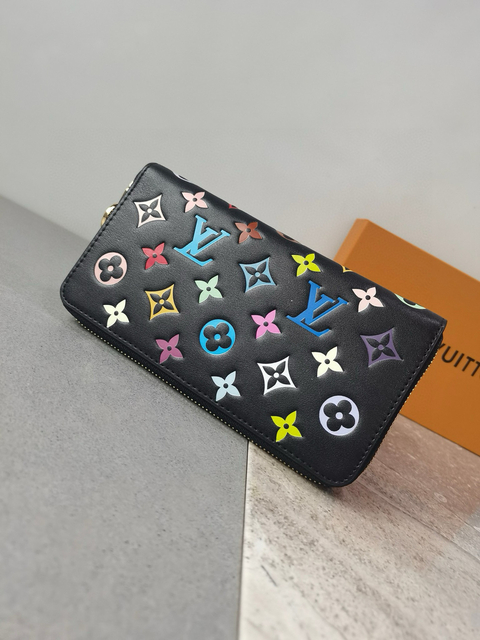 18eur--- LV Circle Size:19.5*10.5*2.5cm