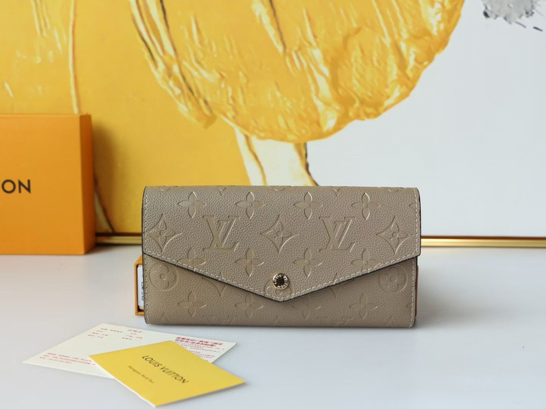 17eur--- Lv M82256 M82257 Size：19 X 10.5 X 2cm