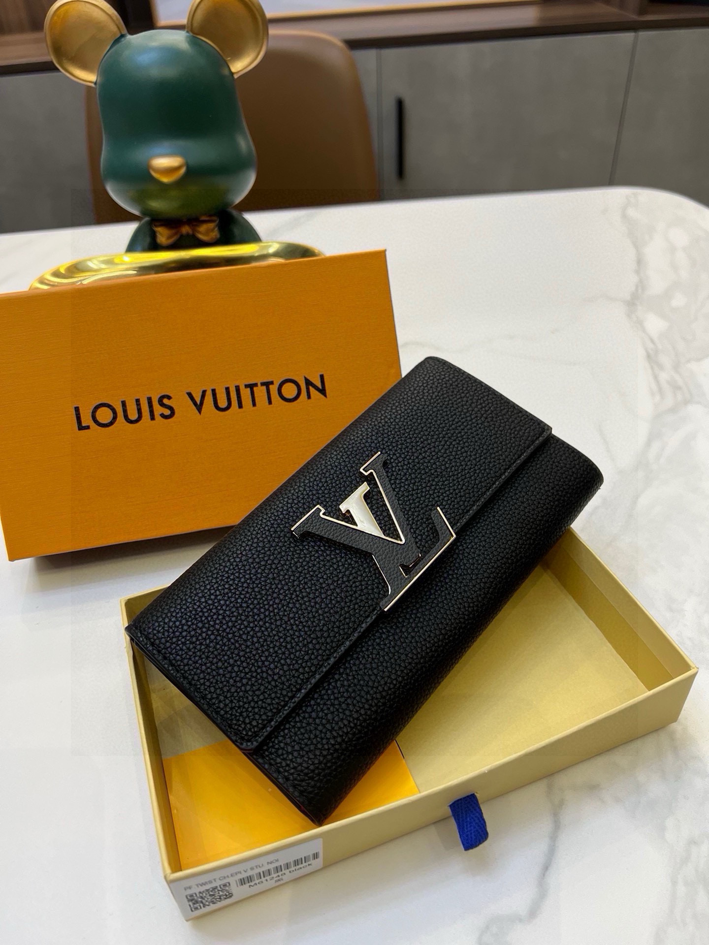 19eur--- LV BLACK size：20*11*2.5cm