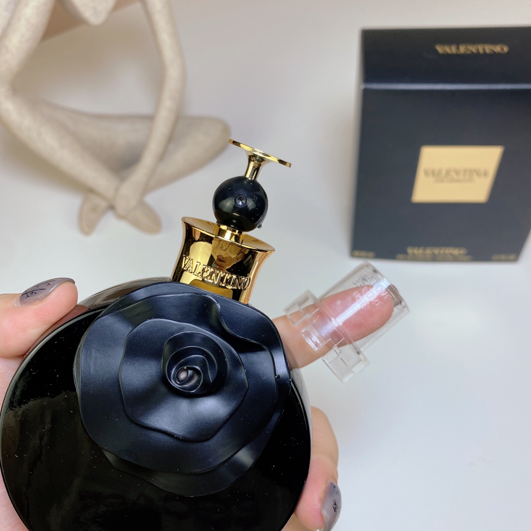 15eur---VALENTINO 黑色雕花乌木精华100ml