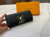 17eur---9376 Lv The Lady's Wallet Can Be Folded in Two