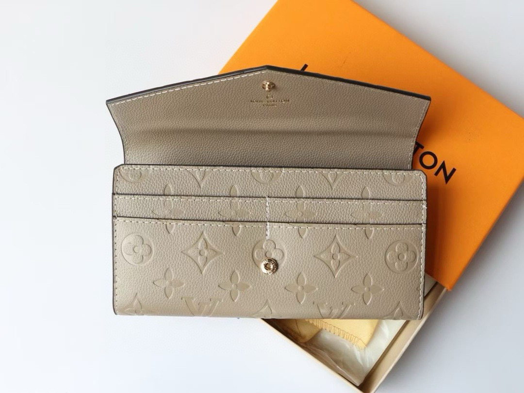 17eur--- Lv M82256 M82257 Size：19 X 10.5 X 2cm