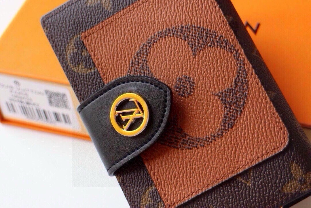 18eur--- Lv 69433 Size： 13.5*9.5*3.5 