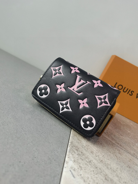 18eur--- L V 13829 Lou Coussin Size：11*9*3cm