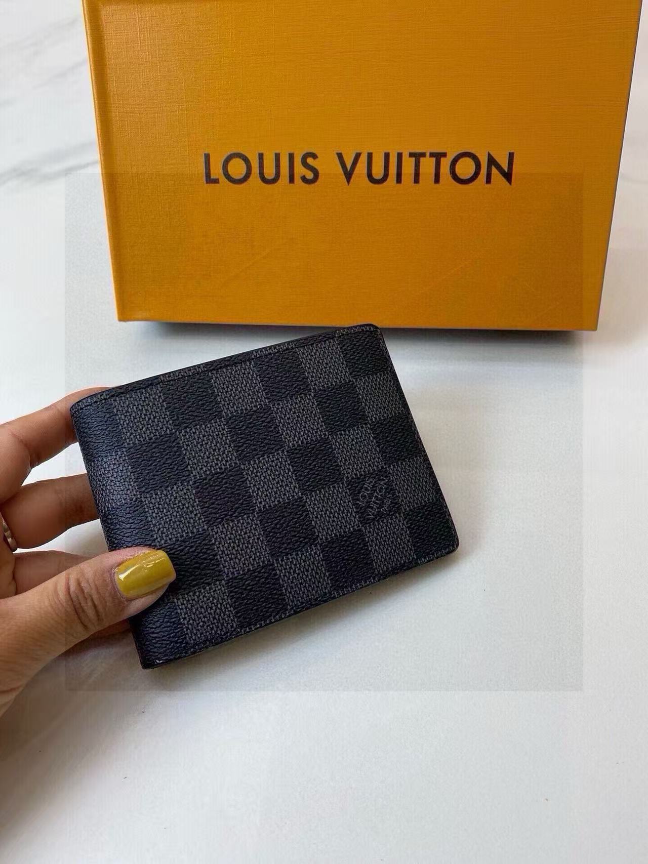 14eur--- Lv Classic Checkered Wallet