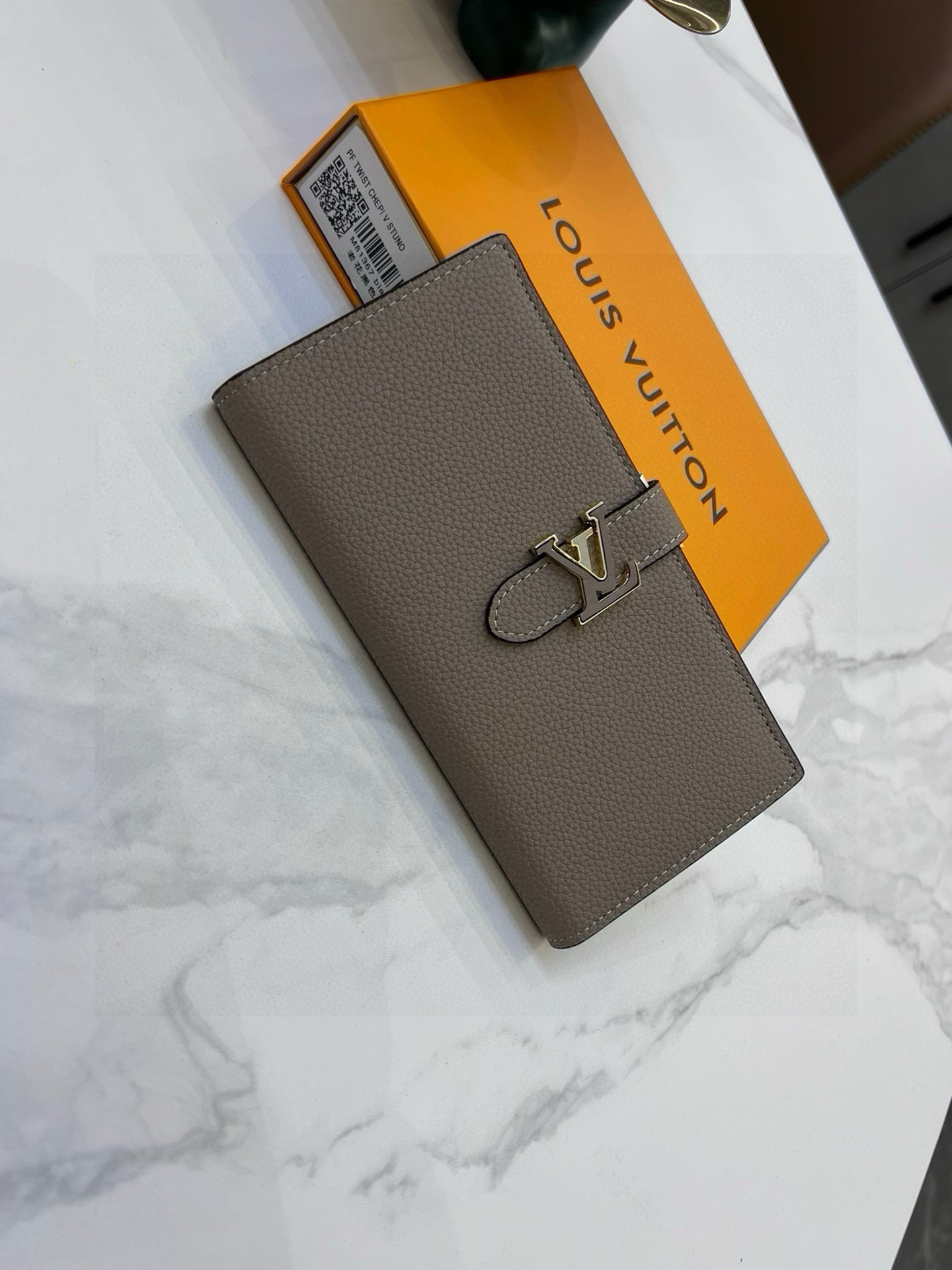 18EUR--- Lv 3 COLORS Size：10*19*1.7cm