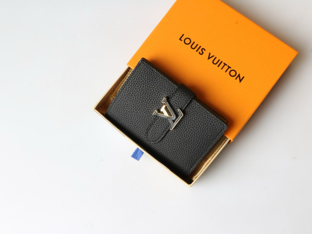 18eur--- M82198 M81561 M82144 LV Vertical CP Taurillon LV。Size：9*12*10 