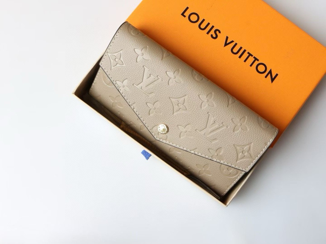 17eur--- Lv M82256 M82257 Size：19 X 10.5 X 2cm