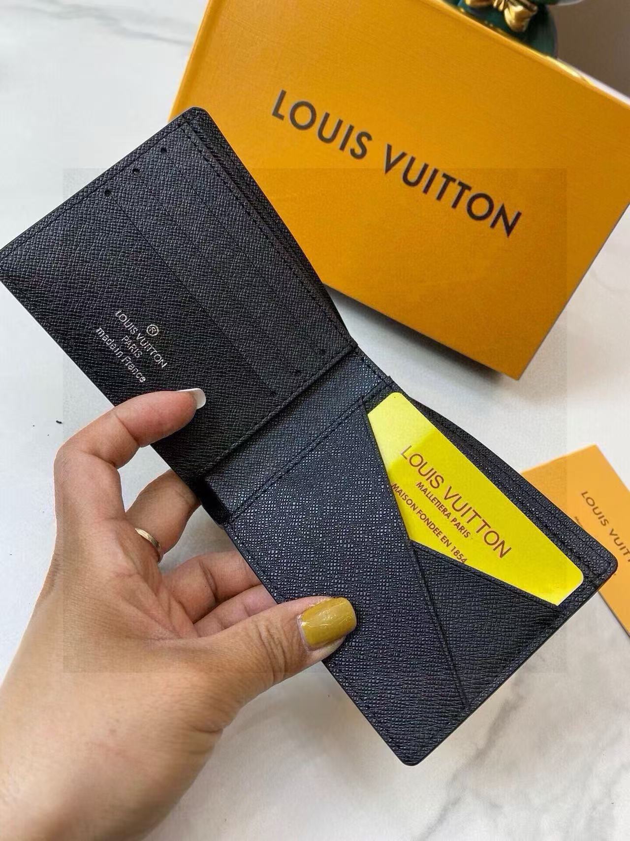 14eur--- Lv Classic Checkered Wallet