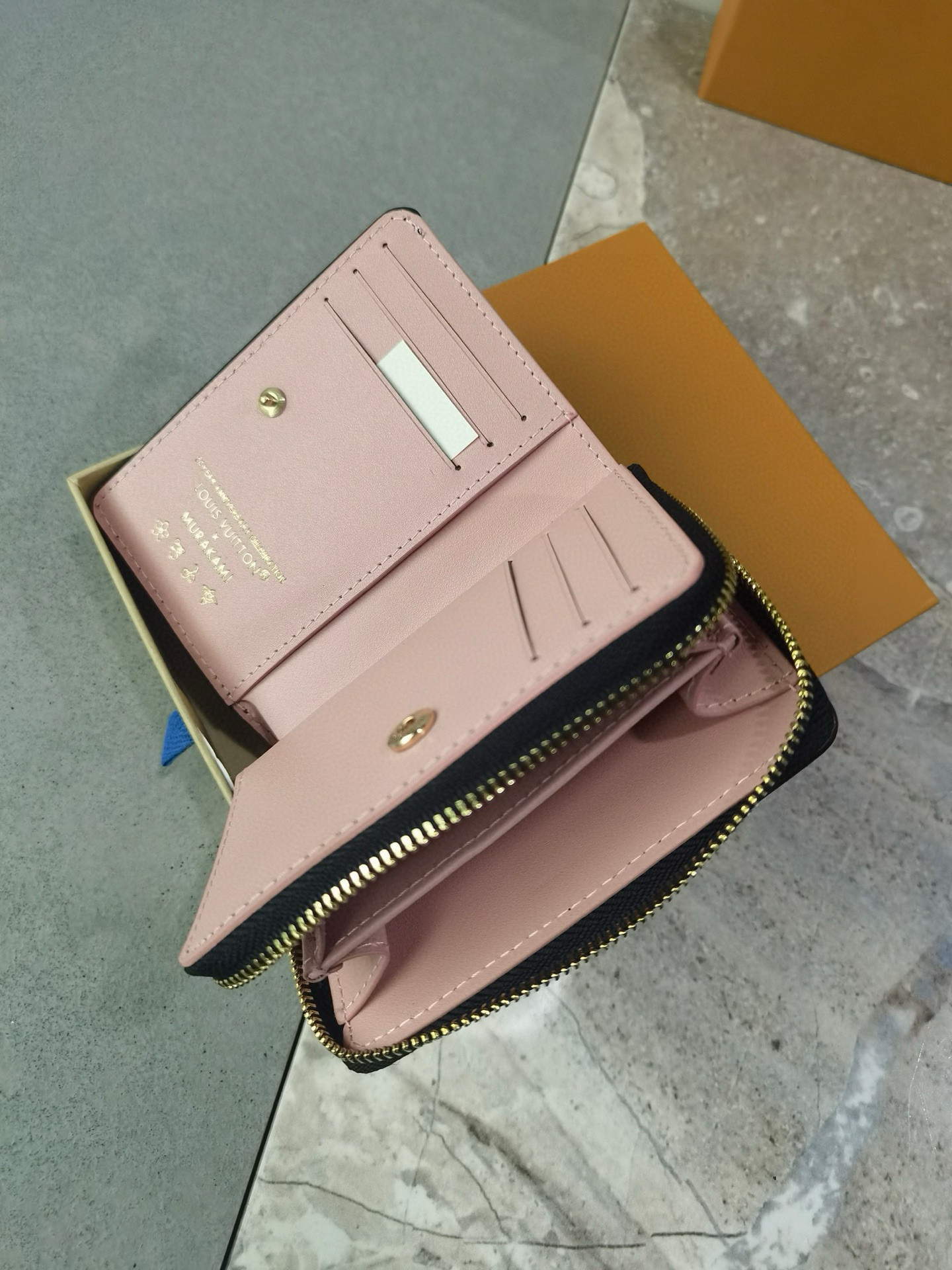 18eur--- L V 13829 Lou Coussin Size：11*9*3cm